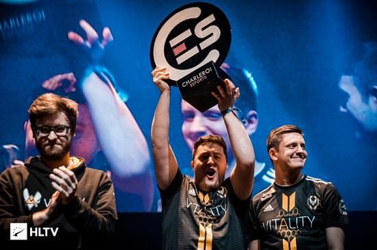 清华战队在Hitch Open赢得总冠军并创下AI山路竞速新纪录